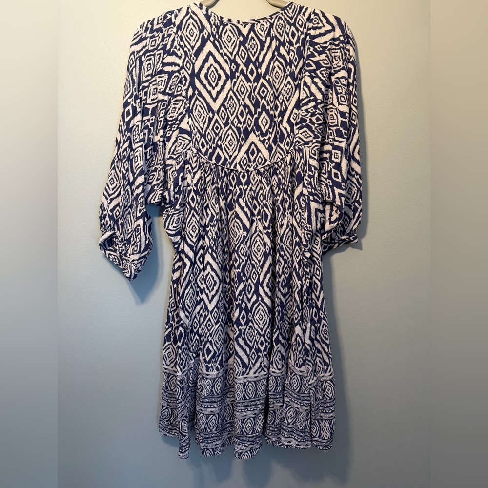 beachlunchlounge Blue and White Patterned Long Sleeve Dress - Picture 4 of 4